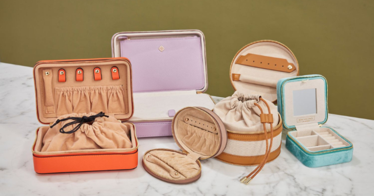 Travel-Friendly Velvet Jewelry Boxes Protect Your Jewelry On the Go