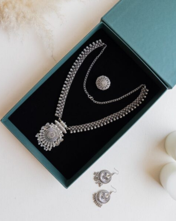 Necklace Boxes